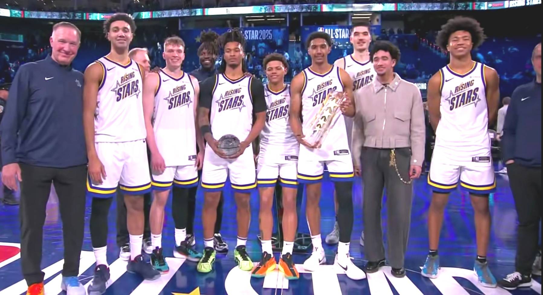 LOL电竞入口-全明星赛倒计时，明尼苏达森林狼清晨远射贴柱，细节引发关注，压力陡增，临场指挥获称赞的简单介绍